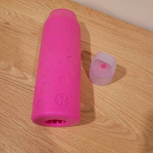 Lululemon pink silicone water bottle sleeve with matching lid - Picture 3 of 9
